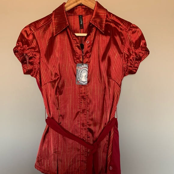 Red satin feel too with gold print in small and cones with optional belt. - Picture 10 of 12